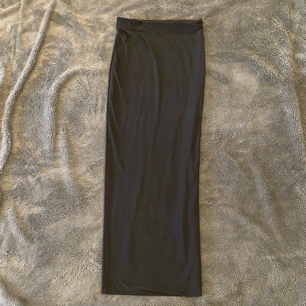 Fashion Nova pencil skirt - worn once, size medium.